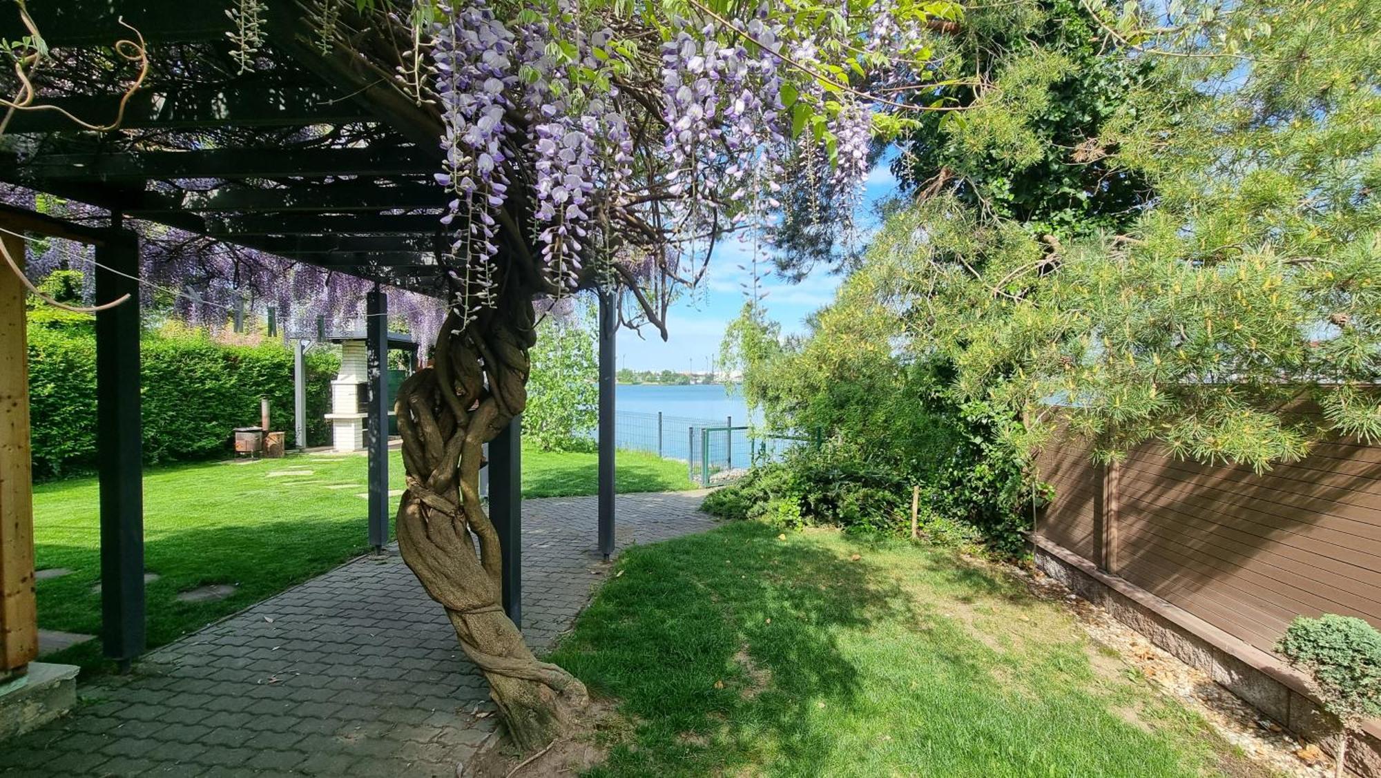 Topsenec-Lakeside Home エクステリア 写真