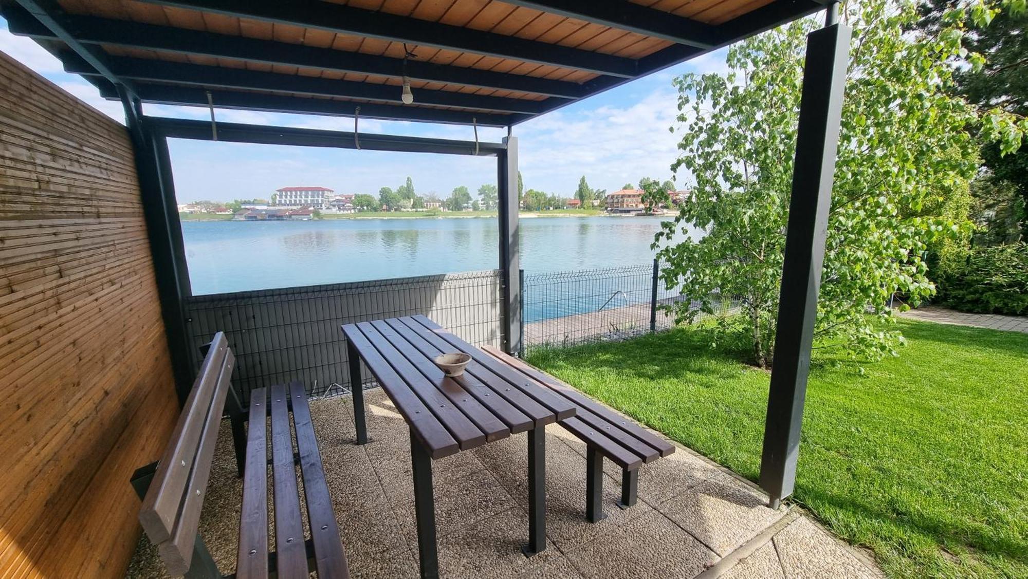 Topsenec-Lakeside Home エクステリア 写真