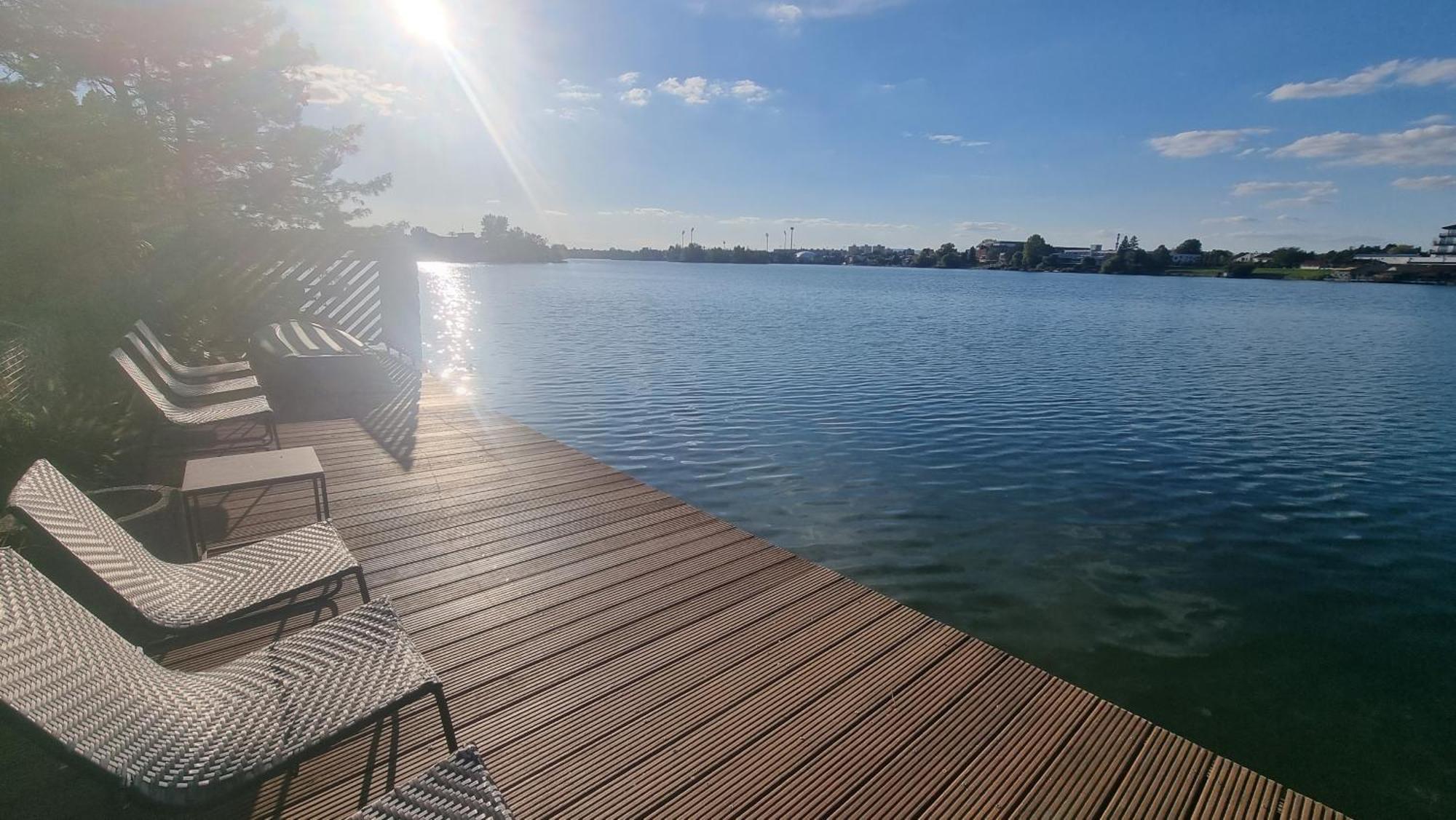 Topsenec-Lakeside Home エクステリア 写真