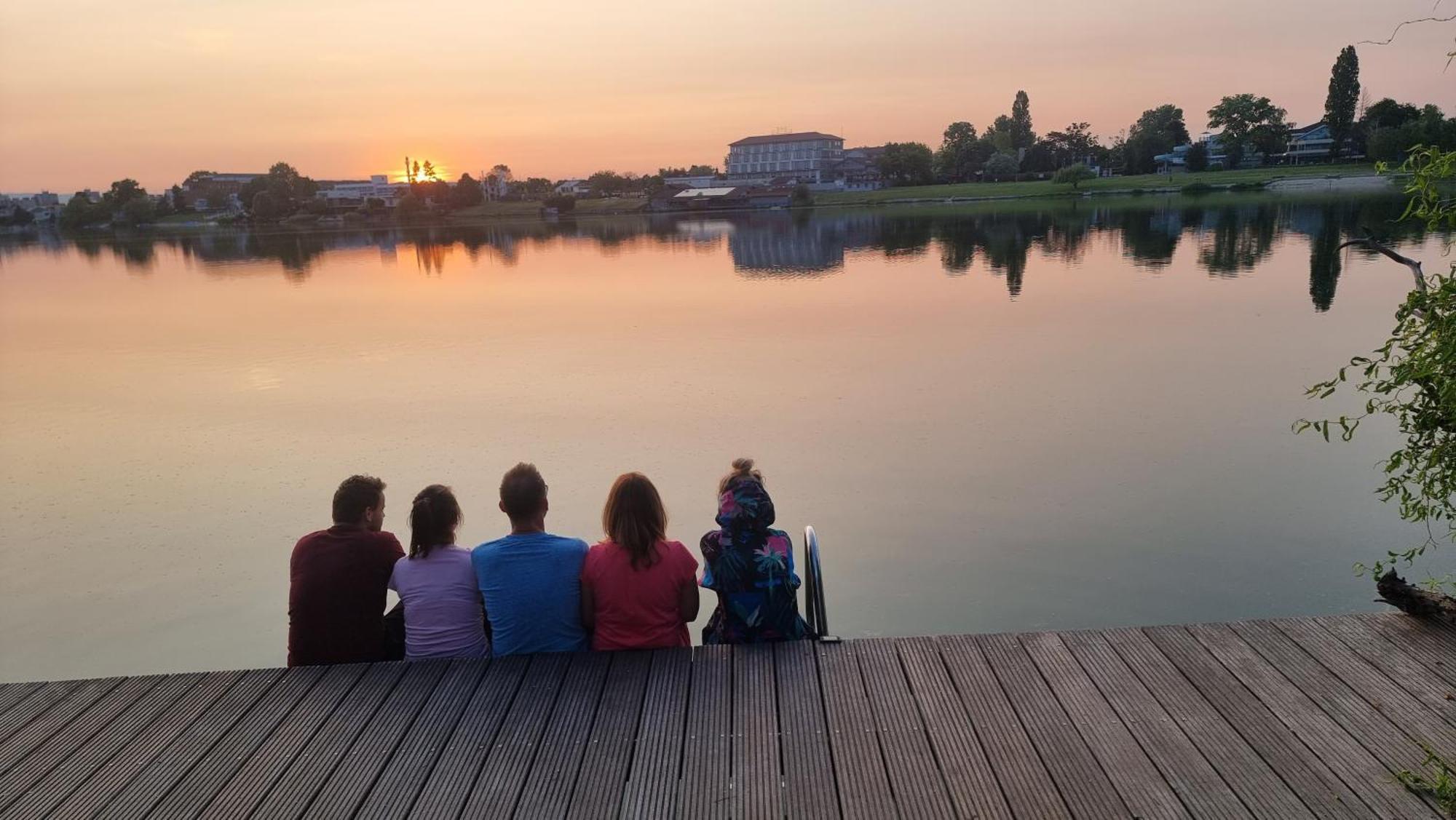 Topsenec-Lakeside Home エクステリア 写真